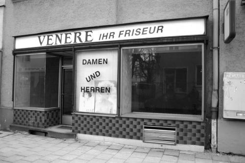 vor der Sanierung: Laden